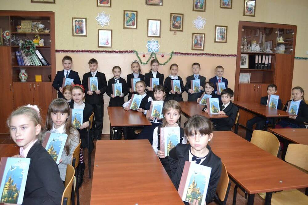 Національний університет “Острозька Академія” подарував підручники для дітей Донецької області
