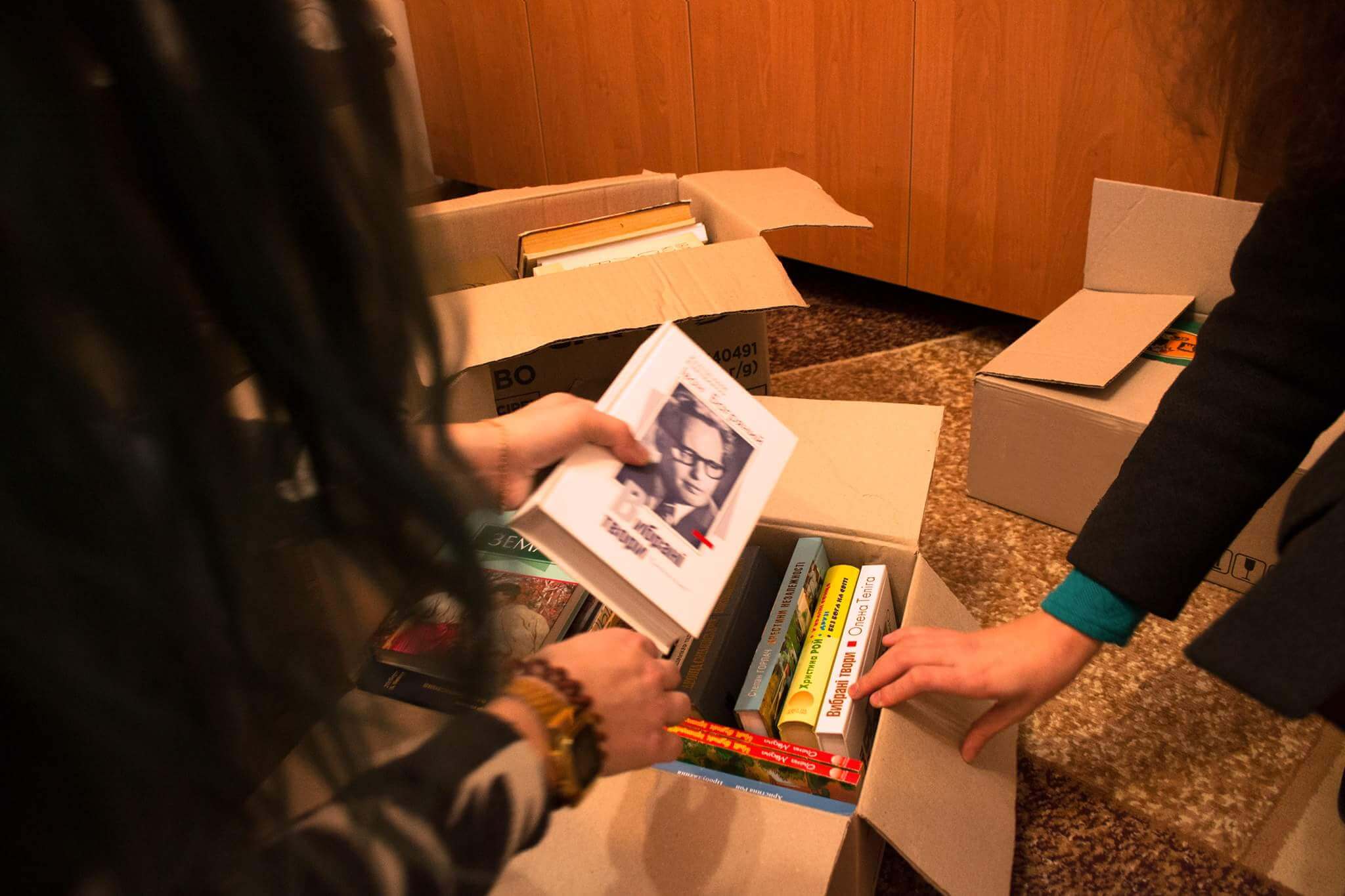 Студенти ОА подарували книги бібліотекам Донбасу