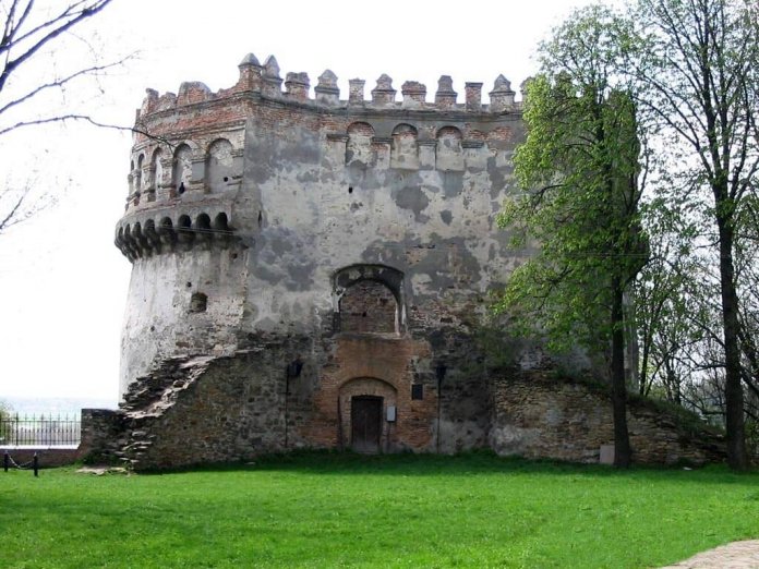 New_Tower_of_the_Ostroh_Castle_(Klymenko)