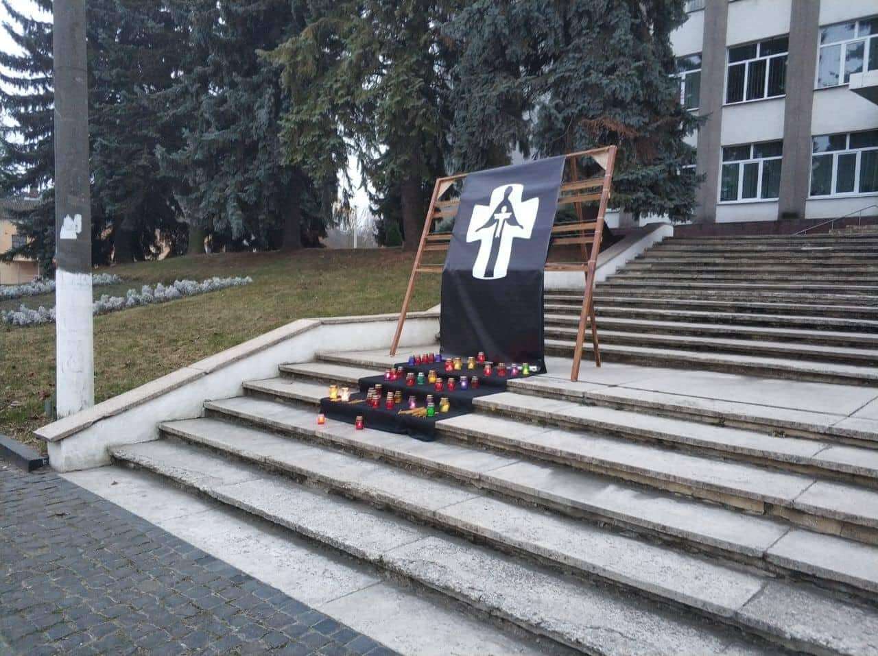 Мешканці Острога вшанували пам’ять жертв Голодоморів