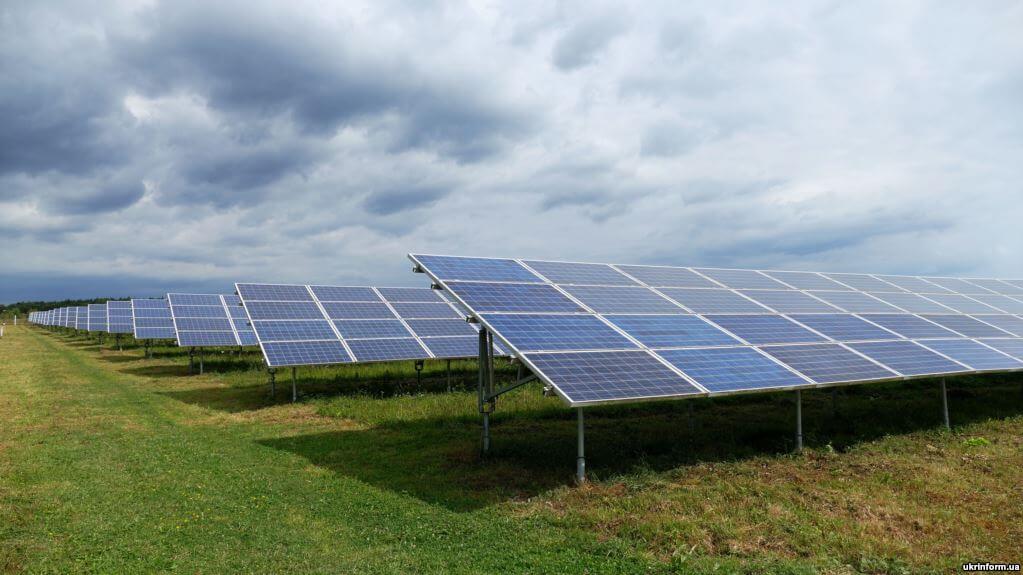 В Україні заборонили встановлювати наземні сонячні панелі