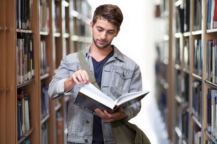 student-3500990_960_720
