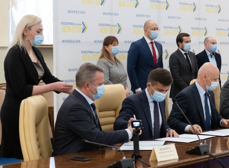 В Україні підписали Меморандум щодо врегулювання постачання тепла та гарячої води (оновлено)