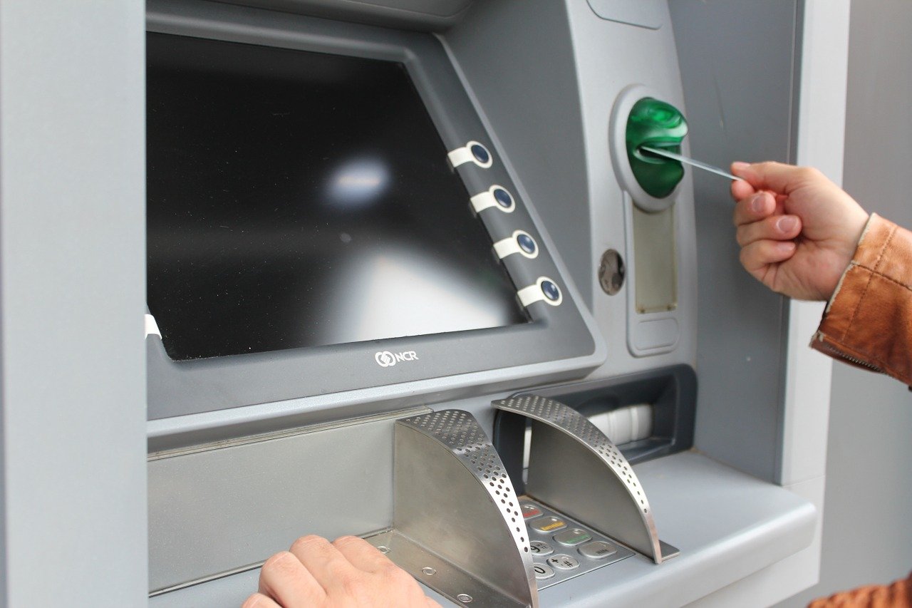 У “ПриватБанку” проведуть технічні роботи: не працюватимуть термінали, банкомати та “Приват24”
