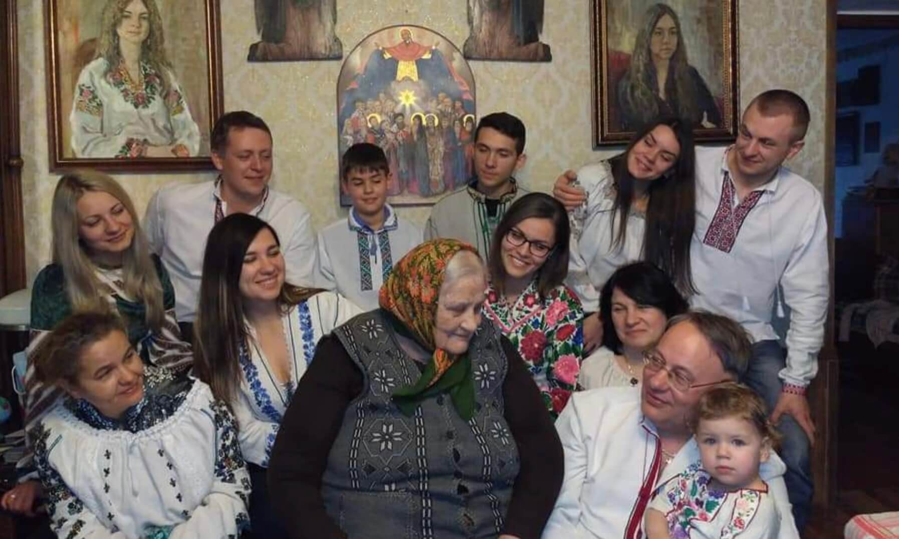 Макітра з кутею, коляда під вікнами і робочий день: як святкували та як святкують Різдво острожани