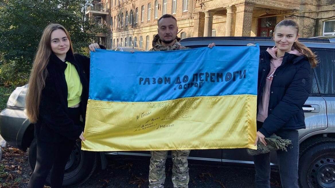 Як острожани волонтерять на другому році повномасштабної війни