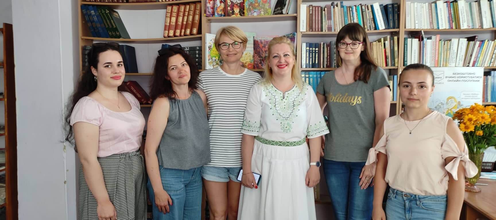 Острозька центральна бібліотека збирає книги для поранених військових