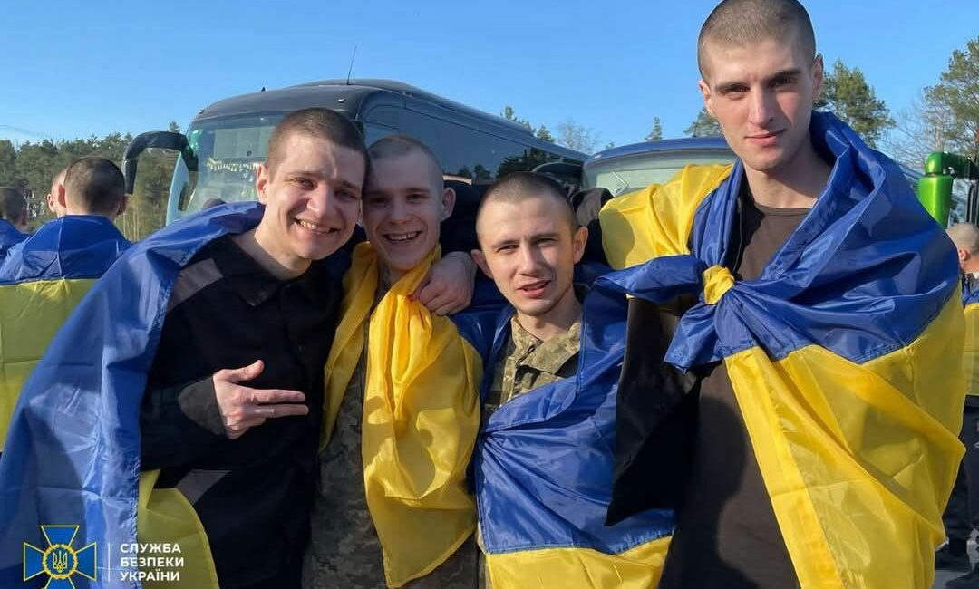 Звільнений із полону острожанин повертається в місто (ОНОВЛЕНО)