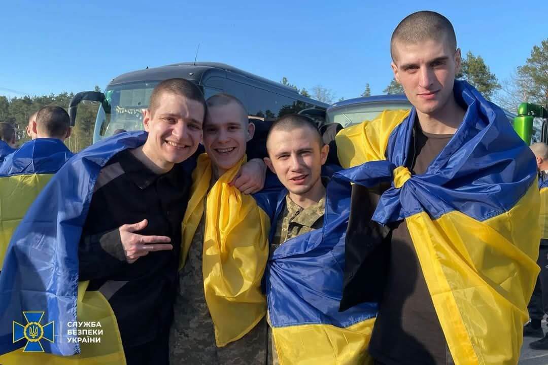 Звільнений із полону острожанин повертається в місто (ОНОВЛЕНО)