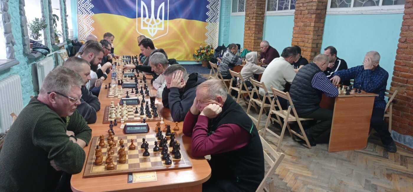 Ініціативна група в Острозі провела благодійний шаховий турнір