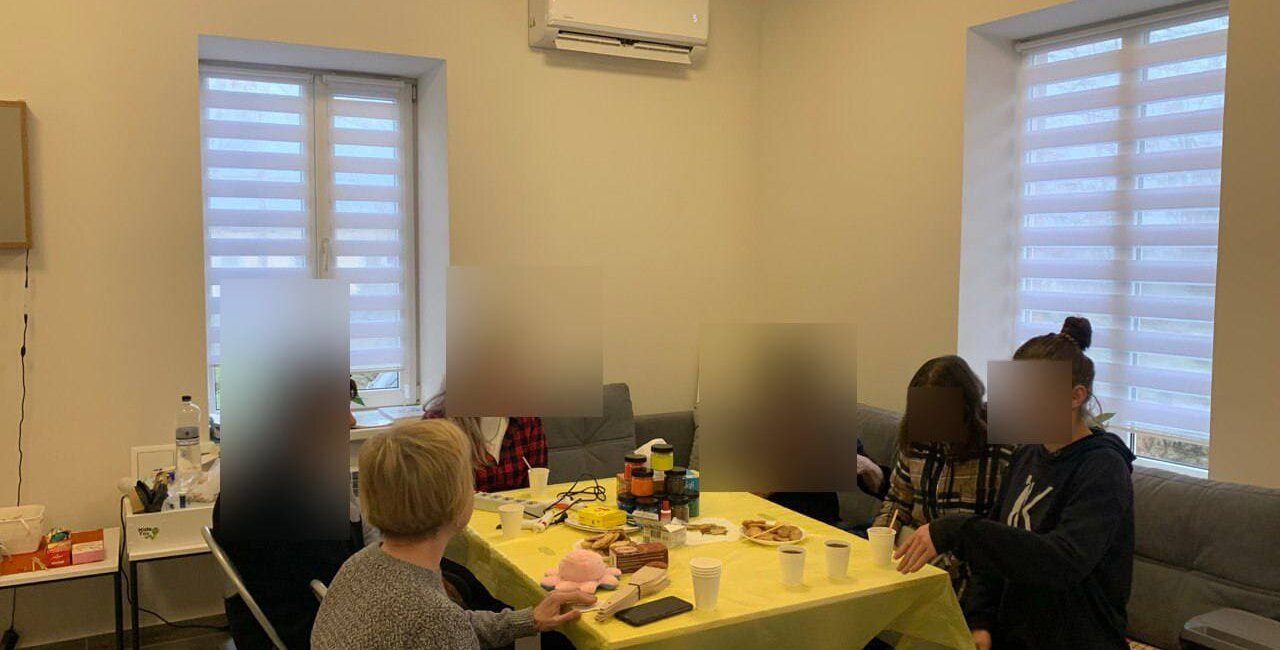 Плани безпеки та арттерапія: як в Острозі допомагають жертвам насильства