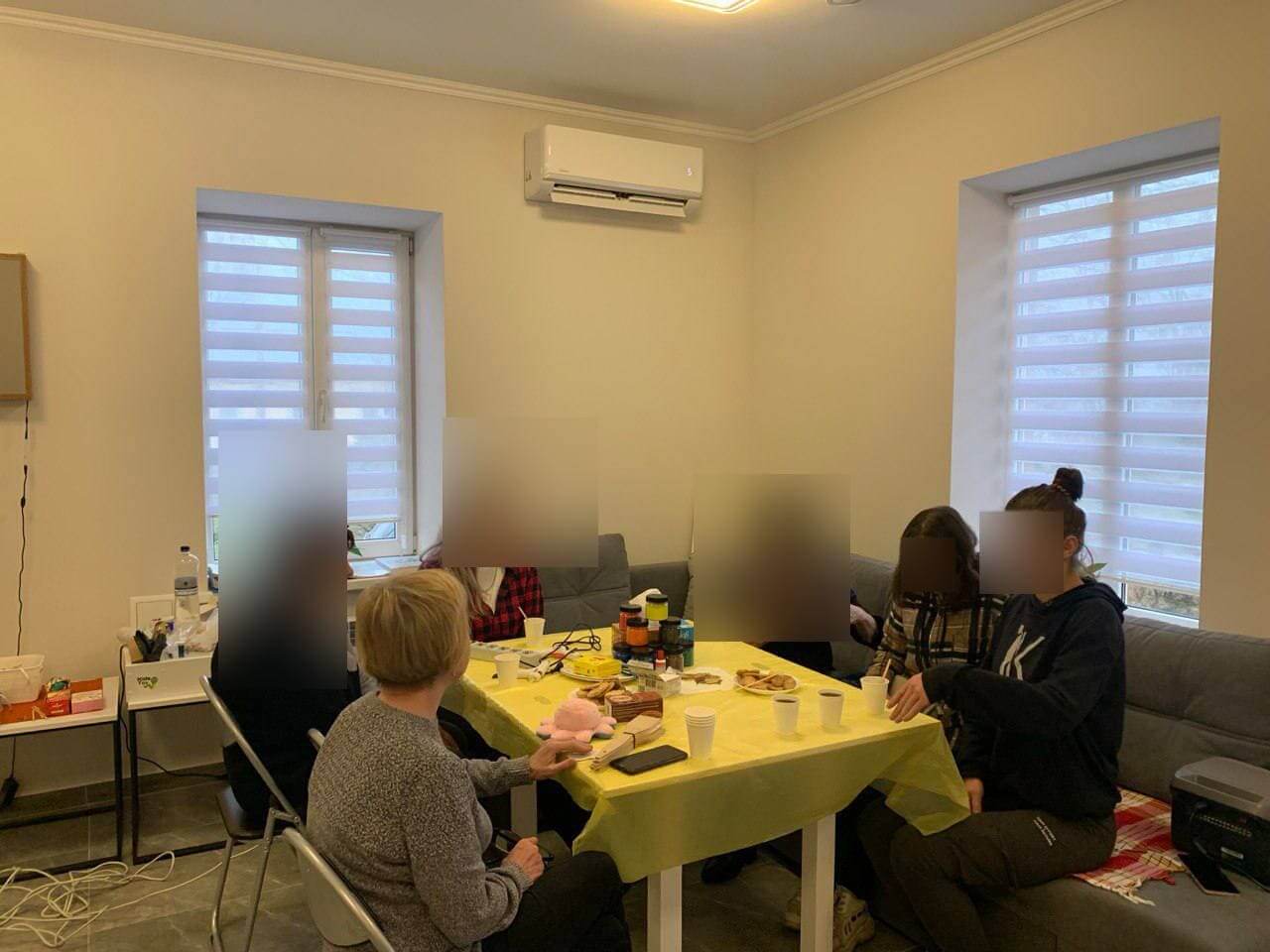 Плани безпеки та арттерапія: як в Острозі допомагають жертвам насильства