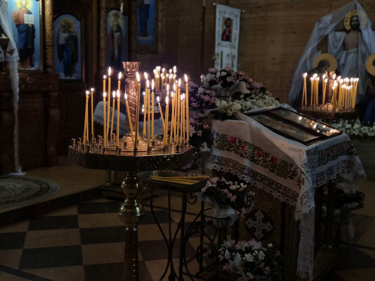 Світло Воскресіння: як Острог зустрічав Великдень у чотирьох храмах