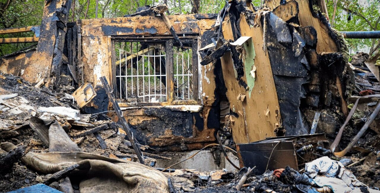 Між свідченнями людей та офіційними коментарями: що відомо про пожежу в Острозі (ФОТО)