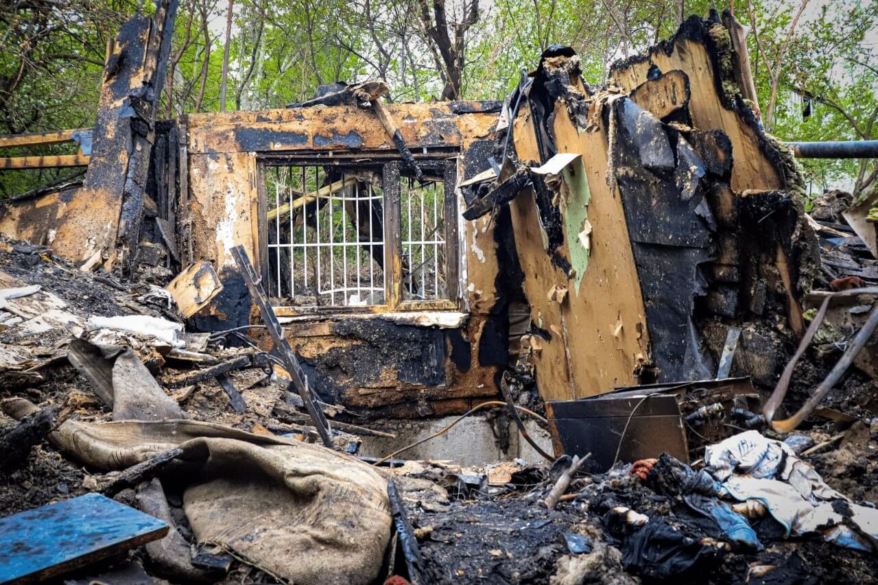 Між свідченнями людей та офіційними коментарями: що відомо про пожежу в Острозі (ФОТО)